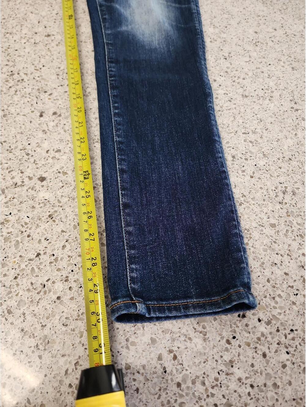 Jeans - Picture 8 of 9